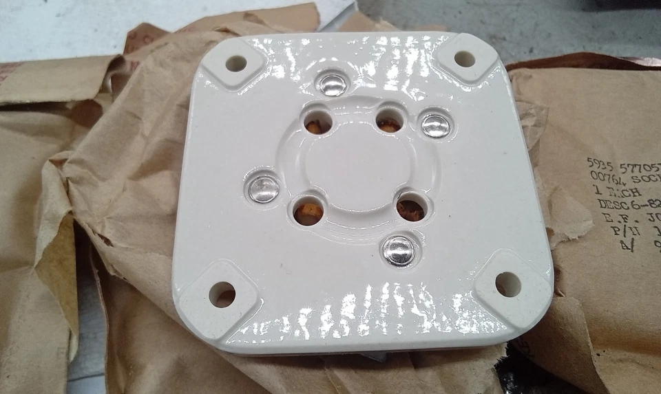 (3) Enchufes de tubo de 4 pines NOS E.F.Johnson SUPER JUMBO para 8008 / A4-15 / Foto 3 de 4