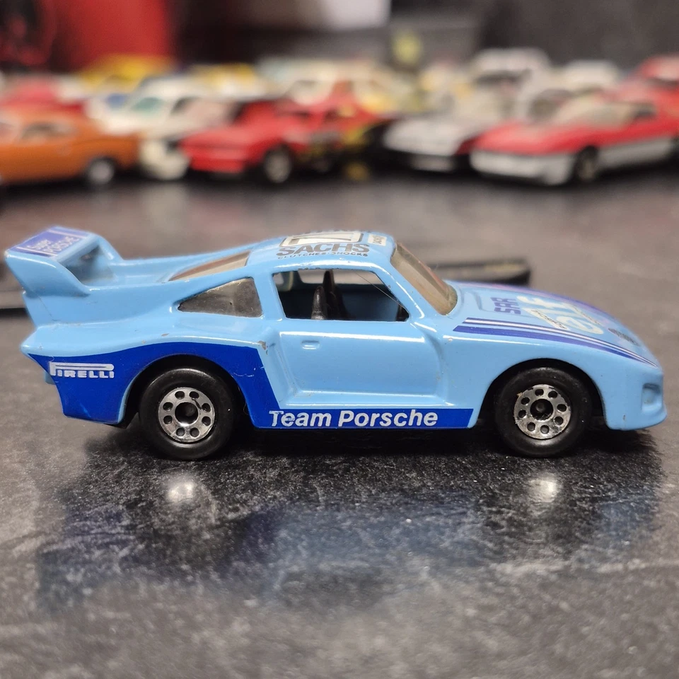 1983 Matchbox #71 Racing Porsche 935 Racer Car #55 Blue Elf Sachs 1:57 - Imagem 3 de 4