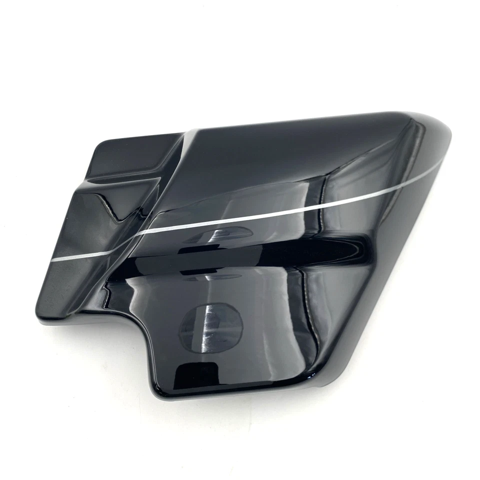 Cubierta lateral derecha OEM Harley 66675-11BJM Vivid Black Silver Stripe 09-24 Touring Foto 2 de 4