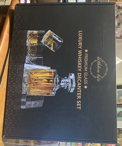 Whiskey Decanter Set 5-Piece Non-Lead 4 Glasses Gift Box Crystal Bourbon Scotch