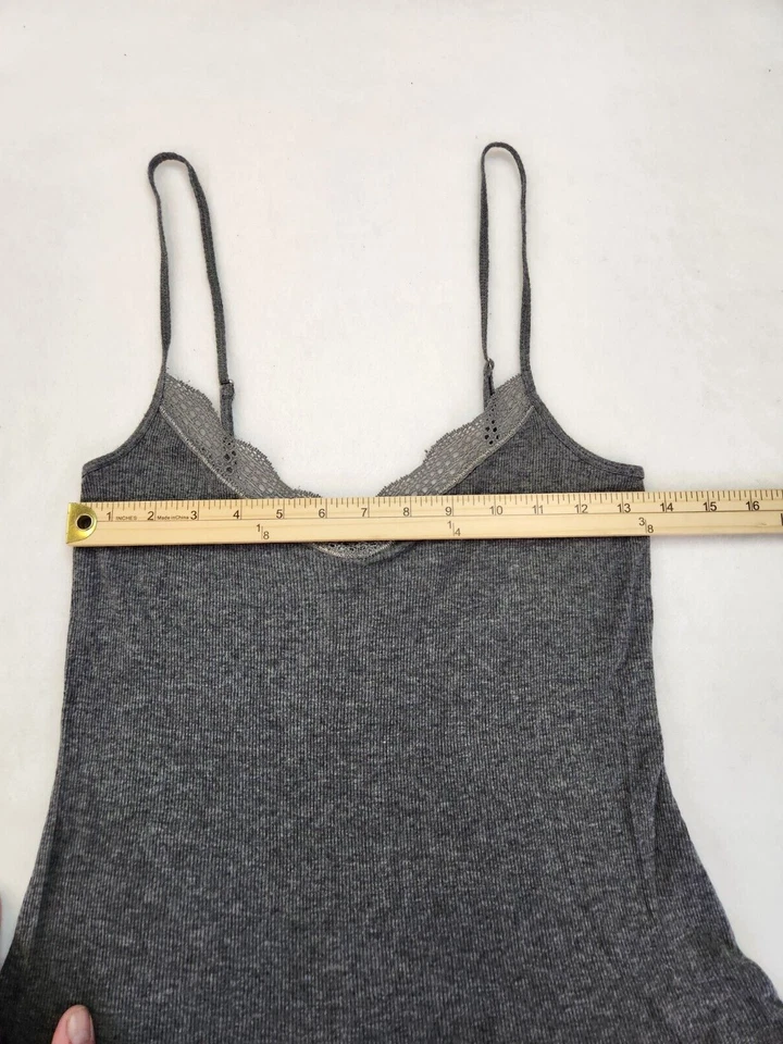Camiseta sin mangas Victoria Secret con correa de espagueti M sexy elegante gris bajo capa ribete de encaje Foto 2 de 4