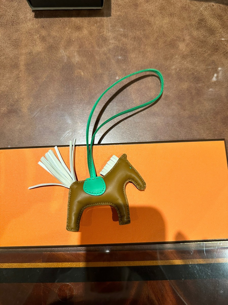 エルメス　HERMES ロデオチャーム ブラウン/グリーン Authentic Hermes Rodeo Pm Charm Kraft/vert Fizz/vert Comics NIB | eBay