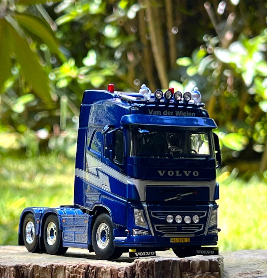 Volvo FH4 Globetrotter 6x2 doble dirección "V.O.F. Modelos de camiones Van der Wielen" WSI Foto 2 de 4