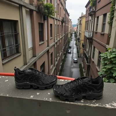    NIKE AIR VAPOR MAX PLUS TRIPLE BLACK SIZE 11 SKU# 924453-004 BRAND NEW!