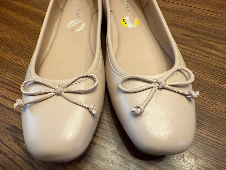 Zapatos planos de ballet Calvin Klein Bronte para mujer 9,5 m nude lazo punta redonda sin cordones Foto 2 de 4