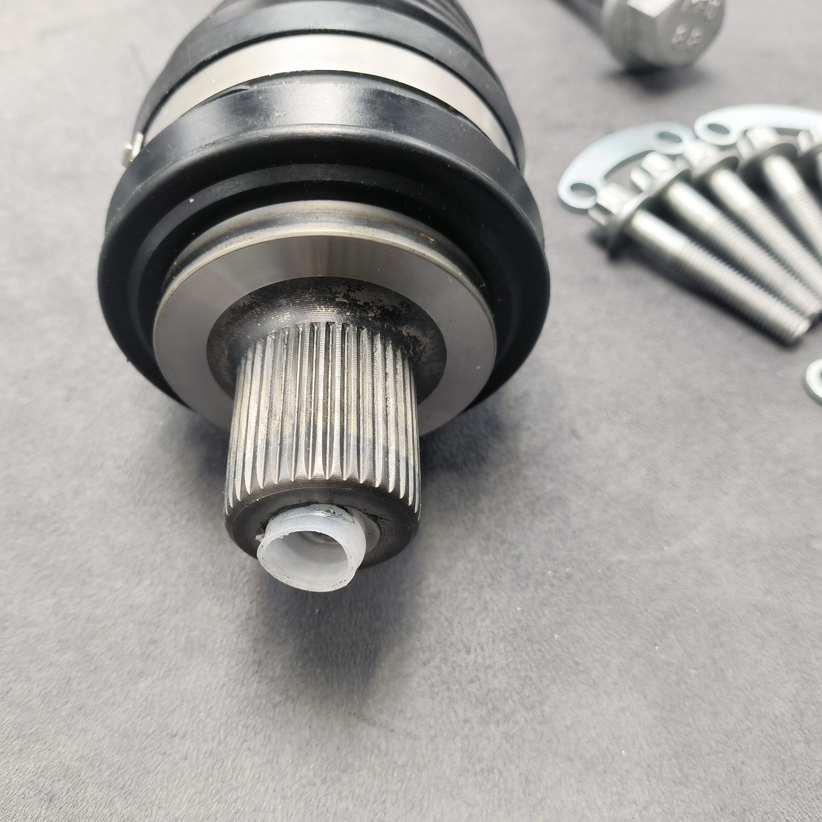 Front Left Driver Axle Shaft 4T0407271B for Lamborghini Huracan EVO LP600 LP610
