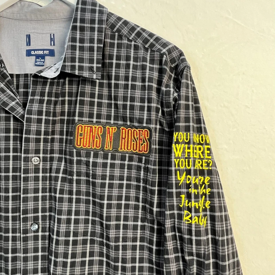 Camisa Guns N' Roses manga longa preta e branca anos 80 com patchwork grande - Imagem 3 de 4