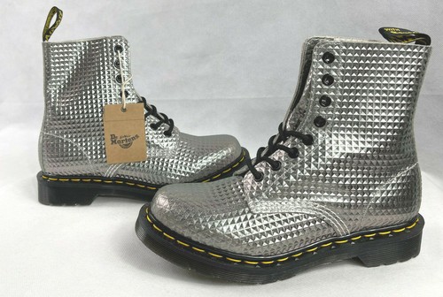 Dr. Martens 1460 Pascal Stud Emboss 
