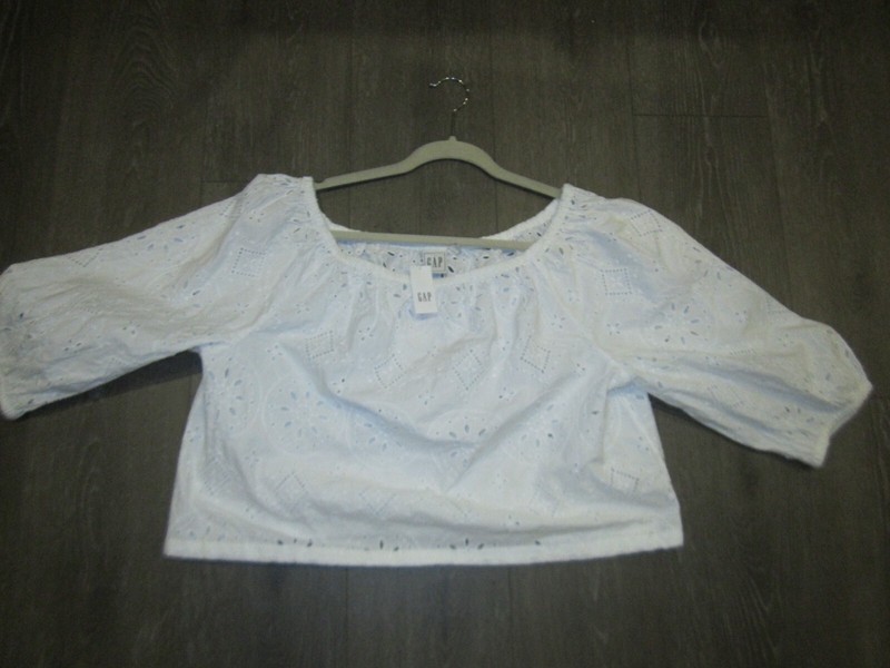 Gap White eyelet crop Top NEW SIze Large