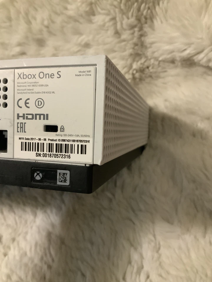 Microsoft Xbox One S, photo 3 sur 5