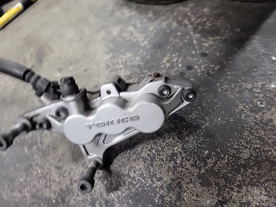 Left Right Front Brake Calipers 02 03 Kawasaki Vulcan 1500 Mean Streak Complete  - Image 4 of 4