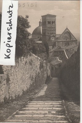 AK Assisi. La Cattedrale vista dalla strada del Castello
