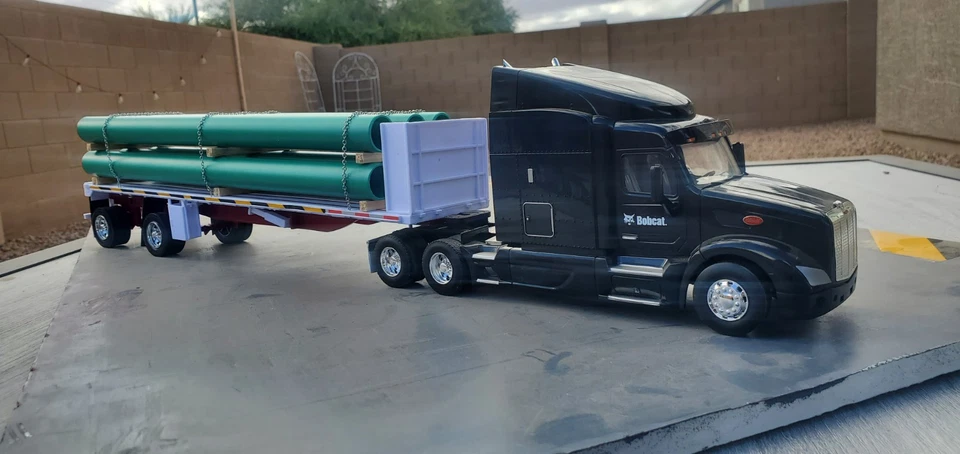 1/32 ERTL PETERBILT 579  SEMI TRACTOR, WITH NEW RAY TRAILER (CUSTOM) - Image 2 of 4