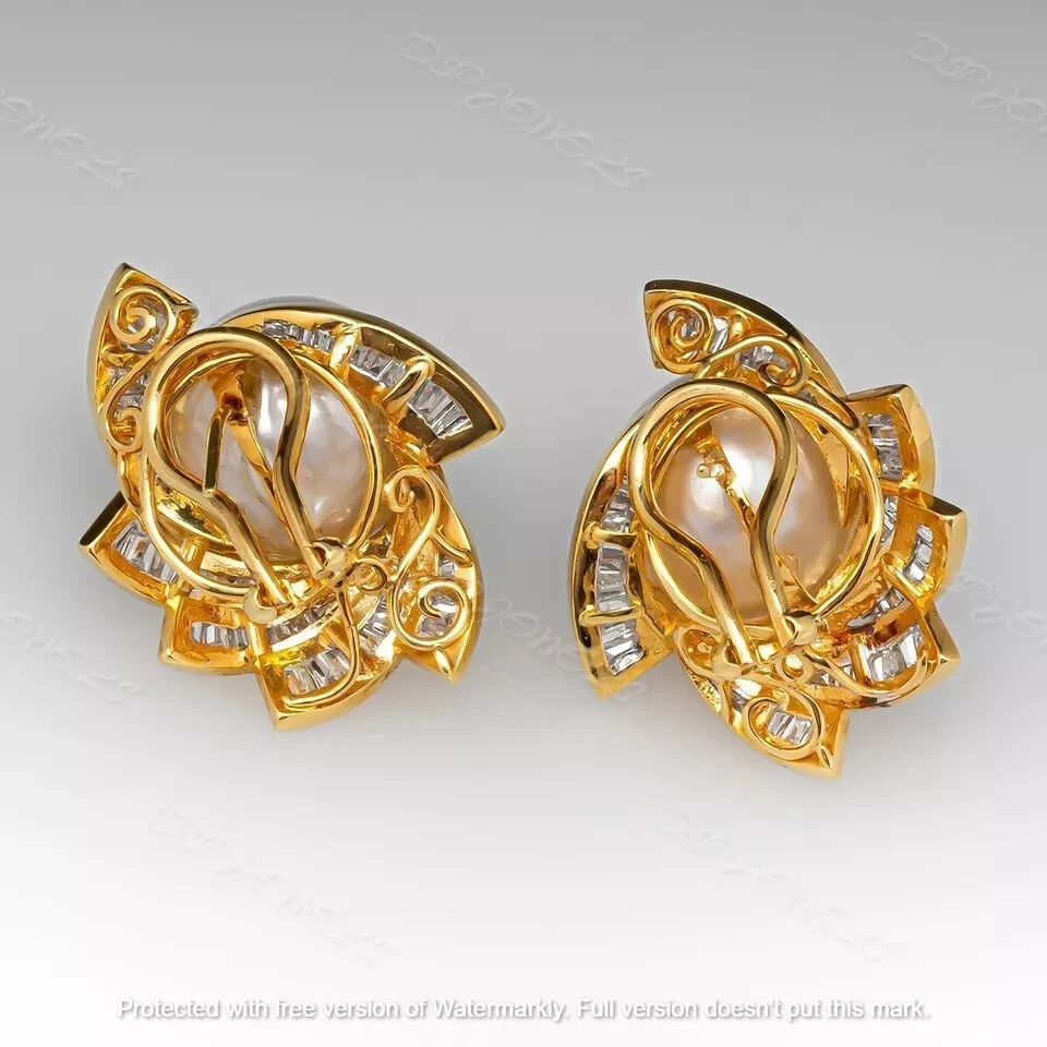 Aretes de perlas naturales redondos Omega de 4,00 quilates enchapados en plata en oro amarillo de 14 quilates Foto 2 de 4