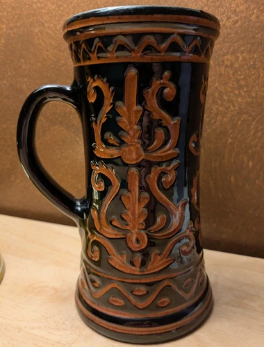Vintage 1977 Studio Art Pottery Mug Tankard Black w/Brown Scrollwork ~Signed