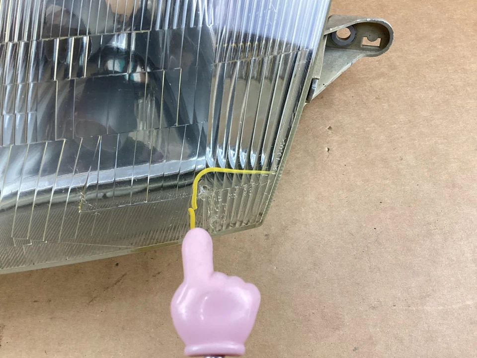 Передняя левая фара в сборе со стороны водителя для Mazda Protege 1995-1996 годов выпуска - Изображение 2 из 4