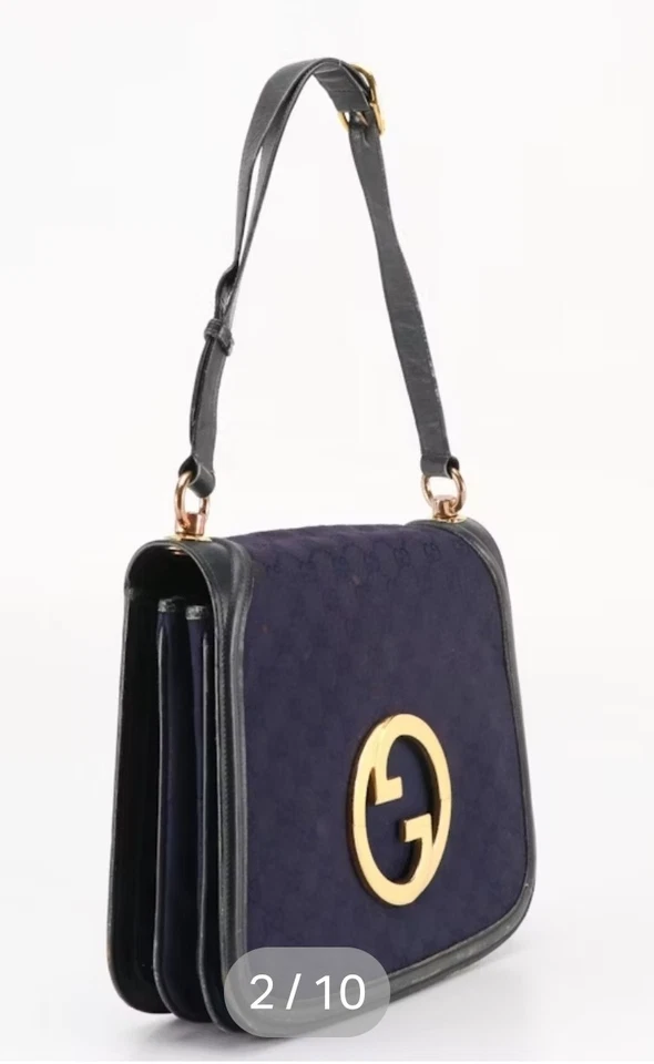 Auténtico bolso de hombro Gucci azul marino en relieve con solapa de la marca de metal Gg. Foto 2 de 4