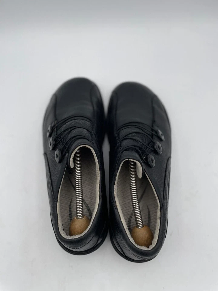 P.W. Minor Slip-On Flats Women's Sz 6.5 Black Leather  Oxfords Shoes - Image 4 of 4