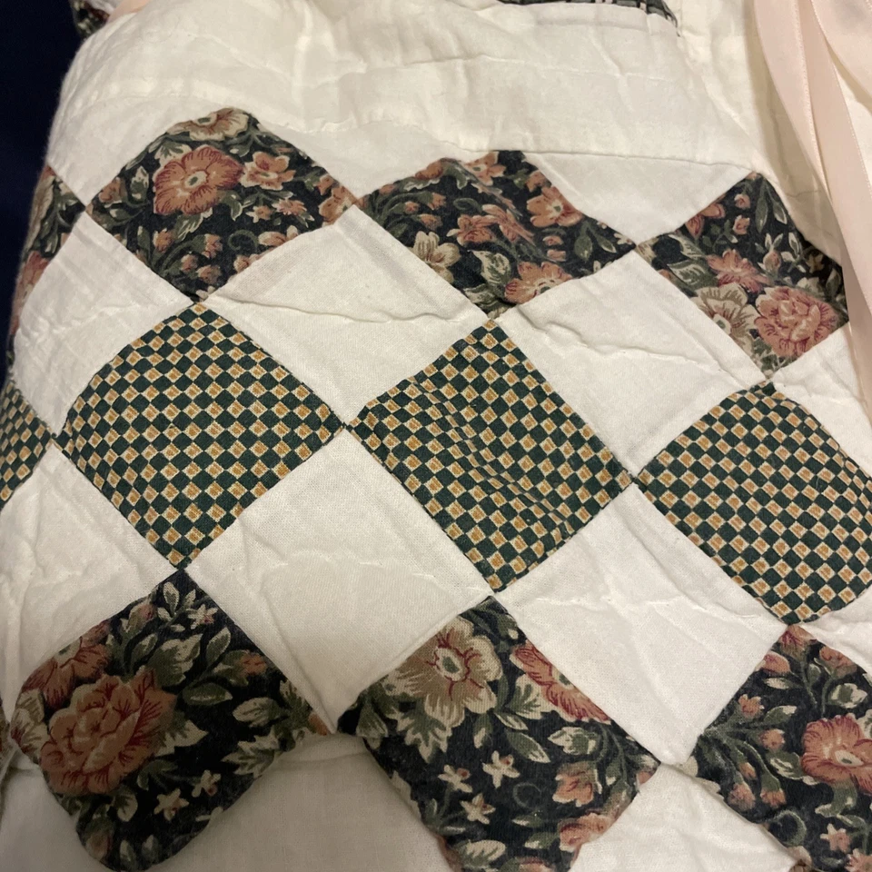 Edredón Hedaya Home Fashions parcheado individualmente de colección patrón de hojas de reina de los 90 Foto 3 de 4