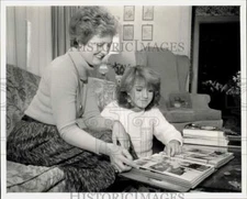 1984 Press Photo Mary Lou Lindsey and daughter Carson of Friendship Force