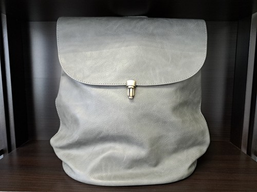 Neu mit Etikett Joy Susan Colette Rucksack veganes Leder grau schick Reise Arbeit Alltag Tasche - Bild 1 von 12
