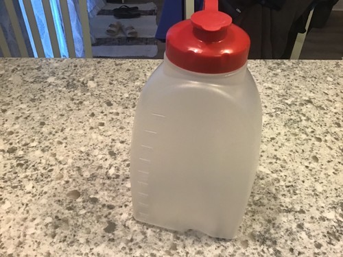 Rubbermaid 2 Quart Servierer Getränk/Getränke Krug/Flasche Rot Klappdeckel - Bild 2 von 5