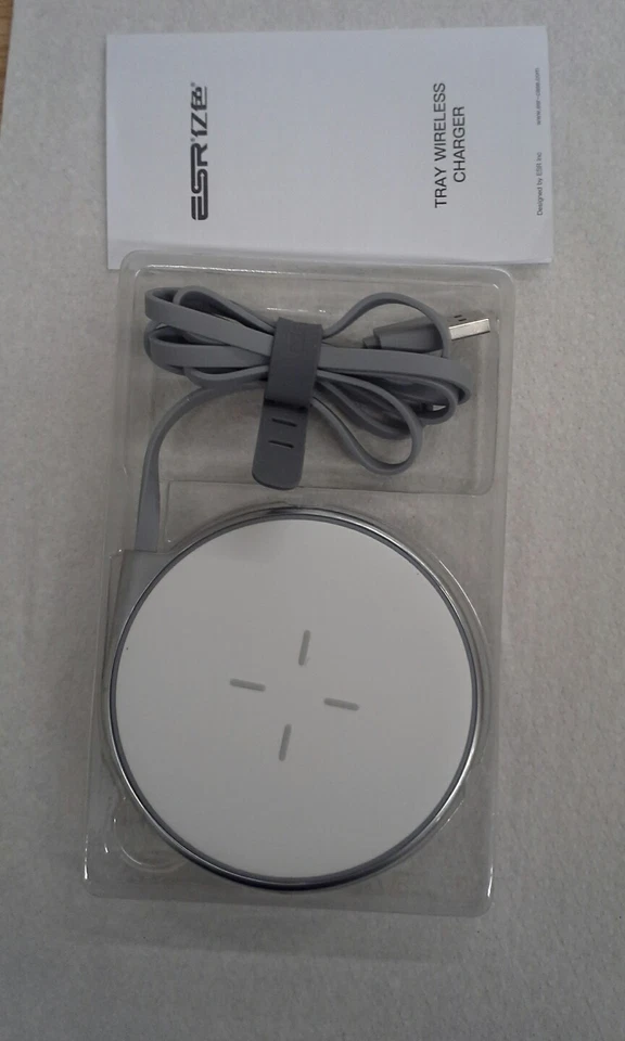 Wireless Charger, ESR Ultra-Slim Premium Qi Charging Pad for iPhone X/iPhone 8/8 - Image 3 of 4