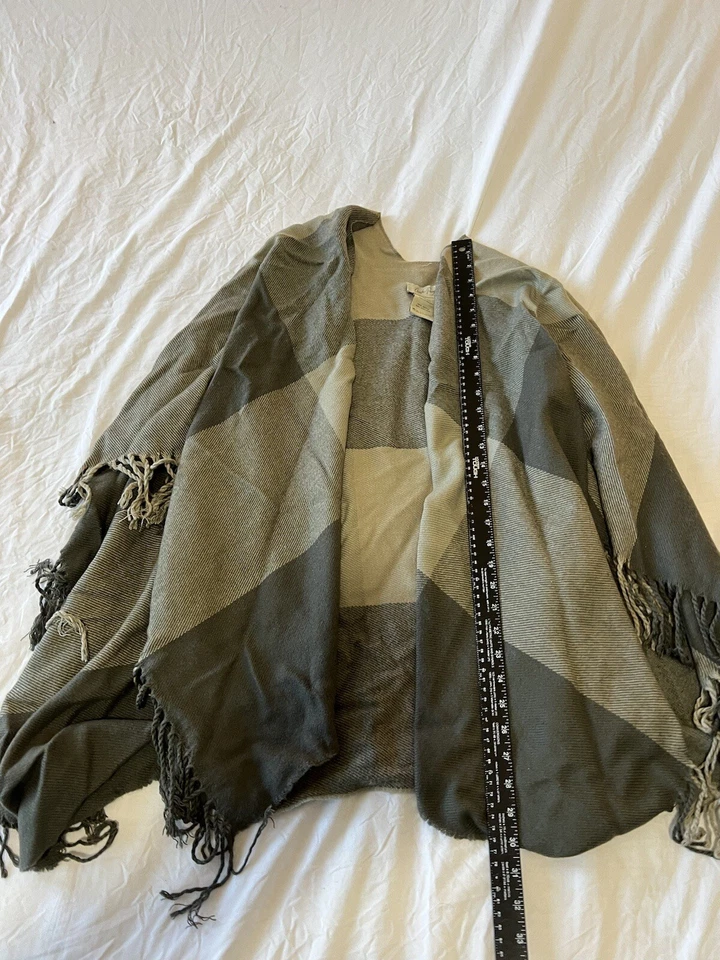 Suéter Charlie Paige Capa Circular Talla Única Sin Mangas Gris 5H Foto 4 de 4