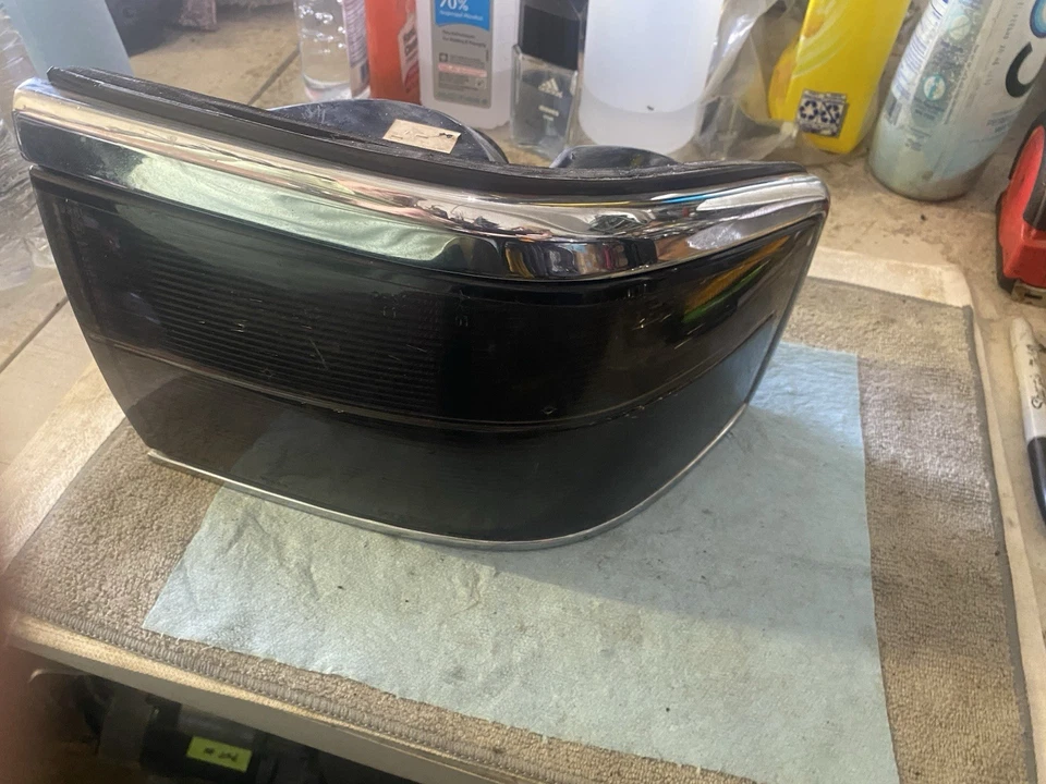 Luz trasera exterior derecha pasajero Jaguar XJS 1992-96 OEM LHC4900BA Foto 2 de 4