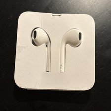Apple EarPods with Lightning Connector New OEM White