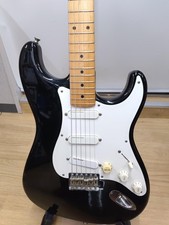 FENDER ST-57M-LS Usado Años 90 Cuerpo de tilo Cuello de arce Diapasón de arce Negro