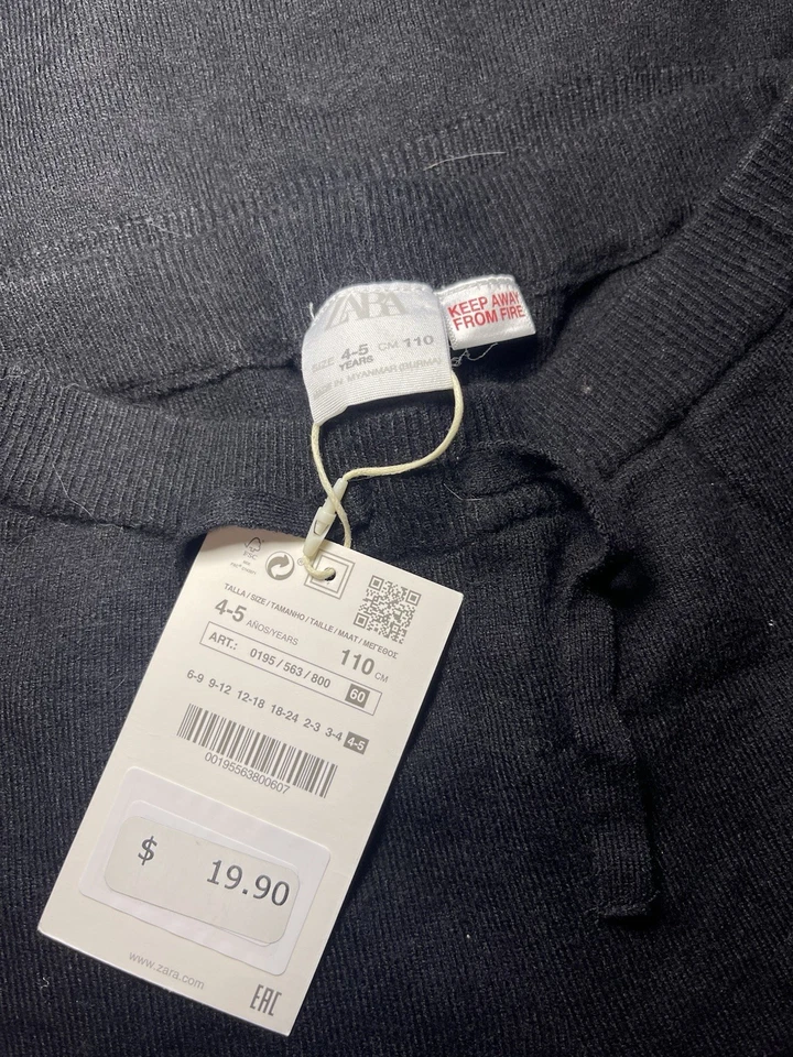 Conjunto de 2 piezas con capucha y pantalón Zara para niños/niñas talla 4/5 negro Foto 4 de 4