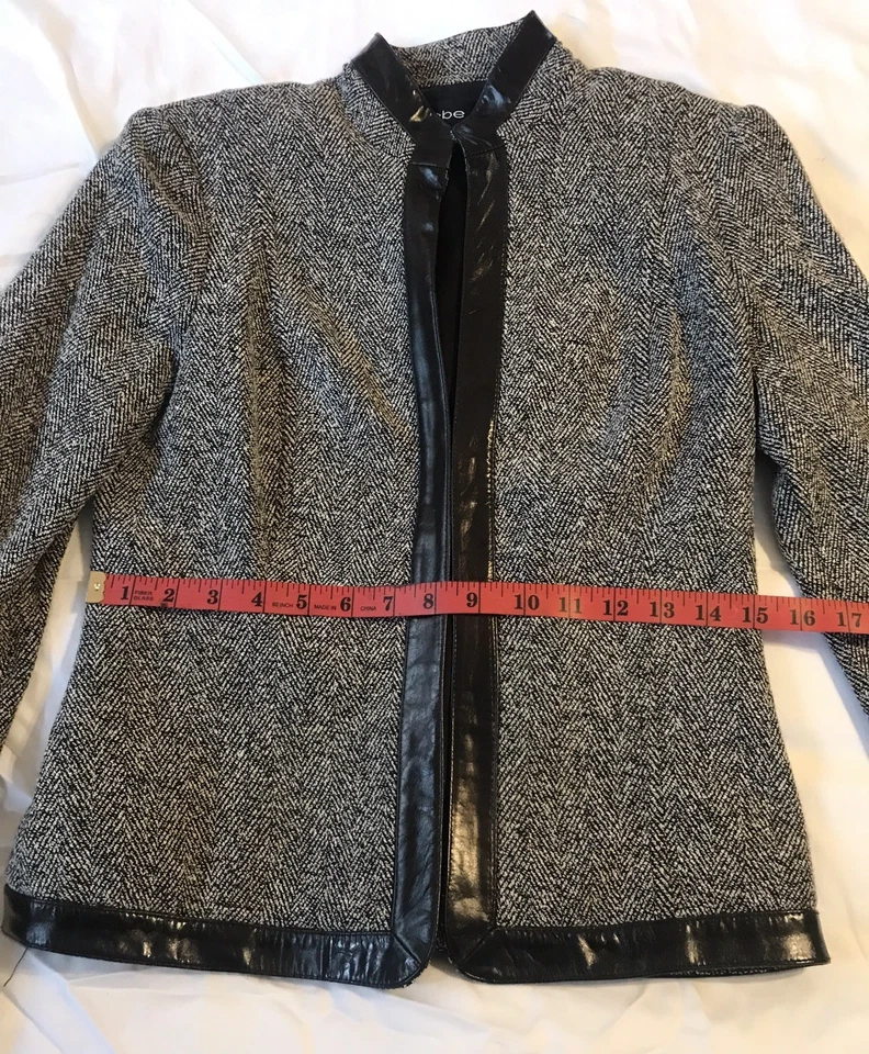 Bebe Conjunto de Falda/Chaqueta Cuero Negro/Blanco con Cinturón Talla 8 RN#86017 Foto 3 de 4