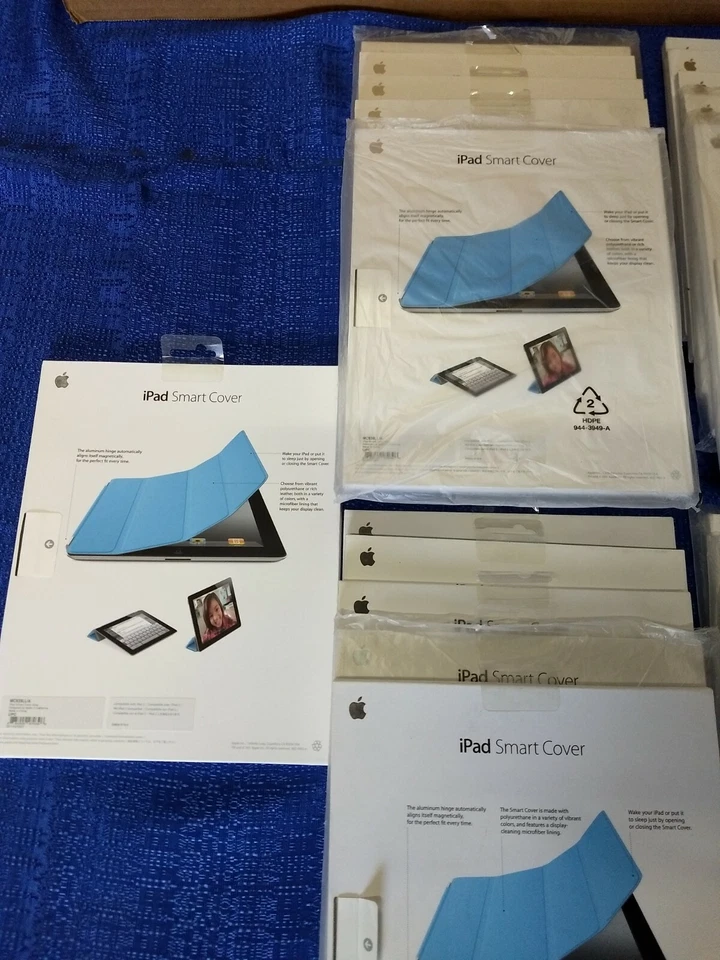 Mixed Lot of 22 Brand New Apple iPad Smart Covers MC939LL/A (21) & MD307LL/A (1) - Image 3 of 4