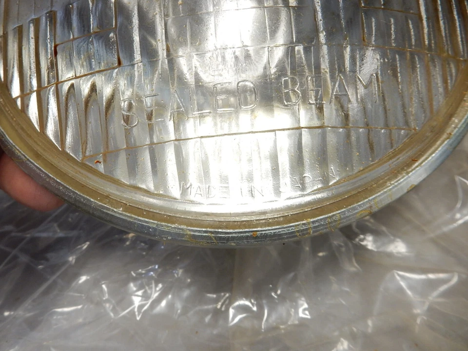 Faróis de feixe selado NOS compatíveis com: Yamaha YDS3 YDS2 YM1 #YDS-3 152-84120-60 QTY2 - Imagem 3 de 4