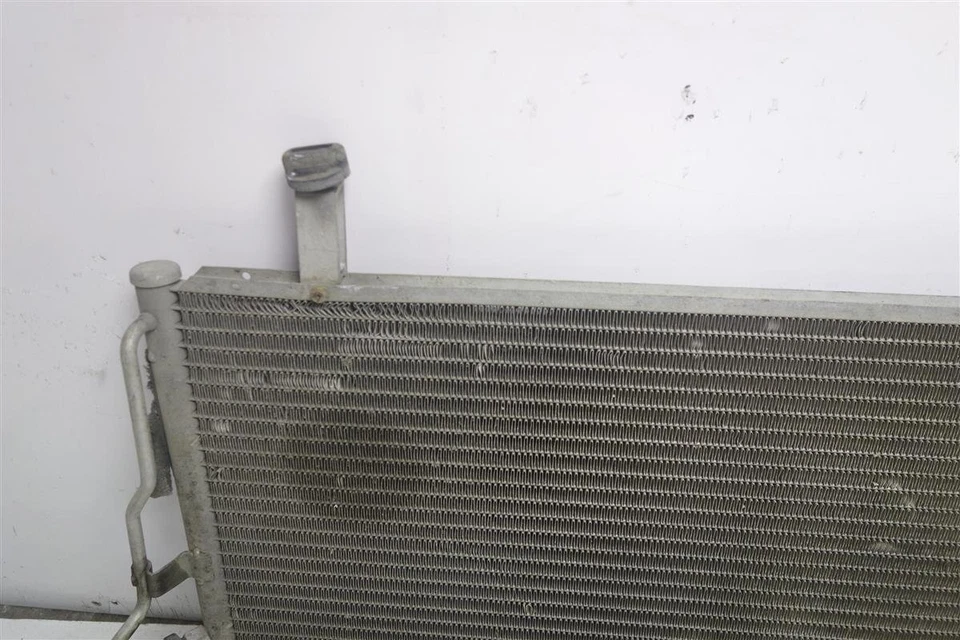 Condensador de aire acondicionado Infiniti Qx4 2001-2003 CA 92100-4W011 *Aleta dañada* Foto 2 de 4