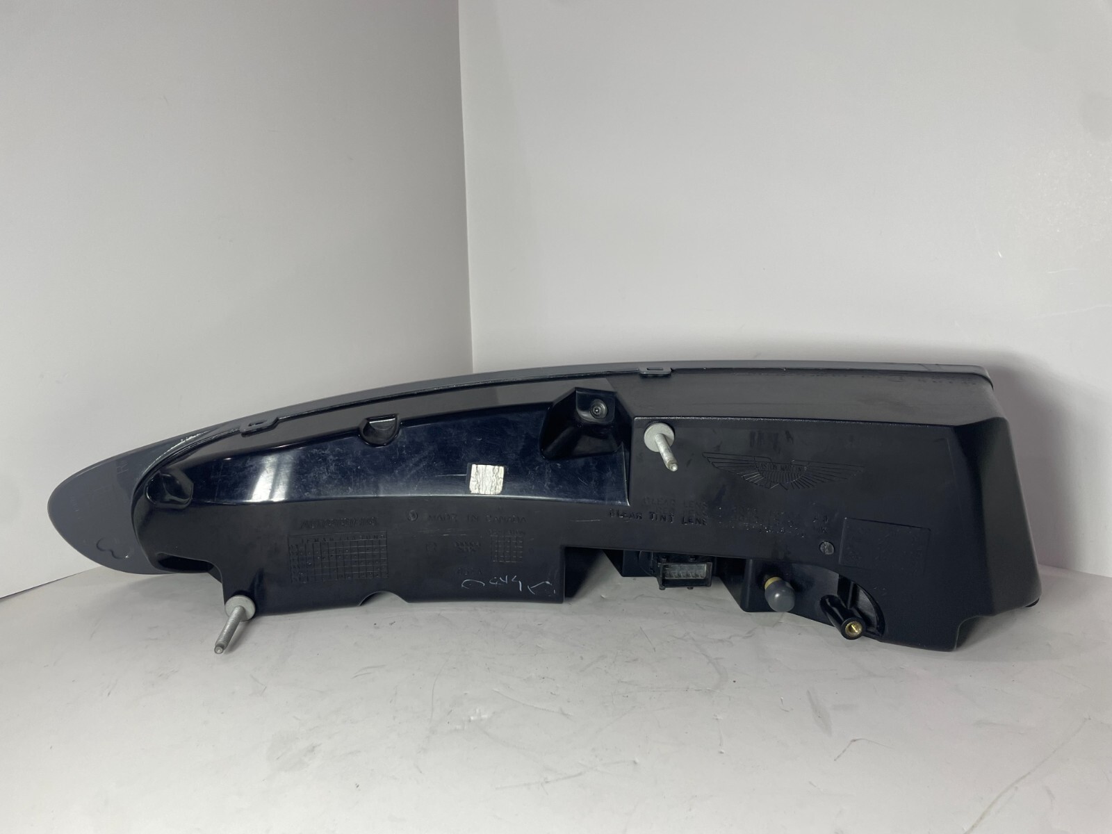 2005-2016 ASTON MARTIN DB9 RIGHT PASSENGER SIDE TAIL LIGHT GRAY 8D3313404-AJ OEM