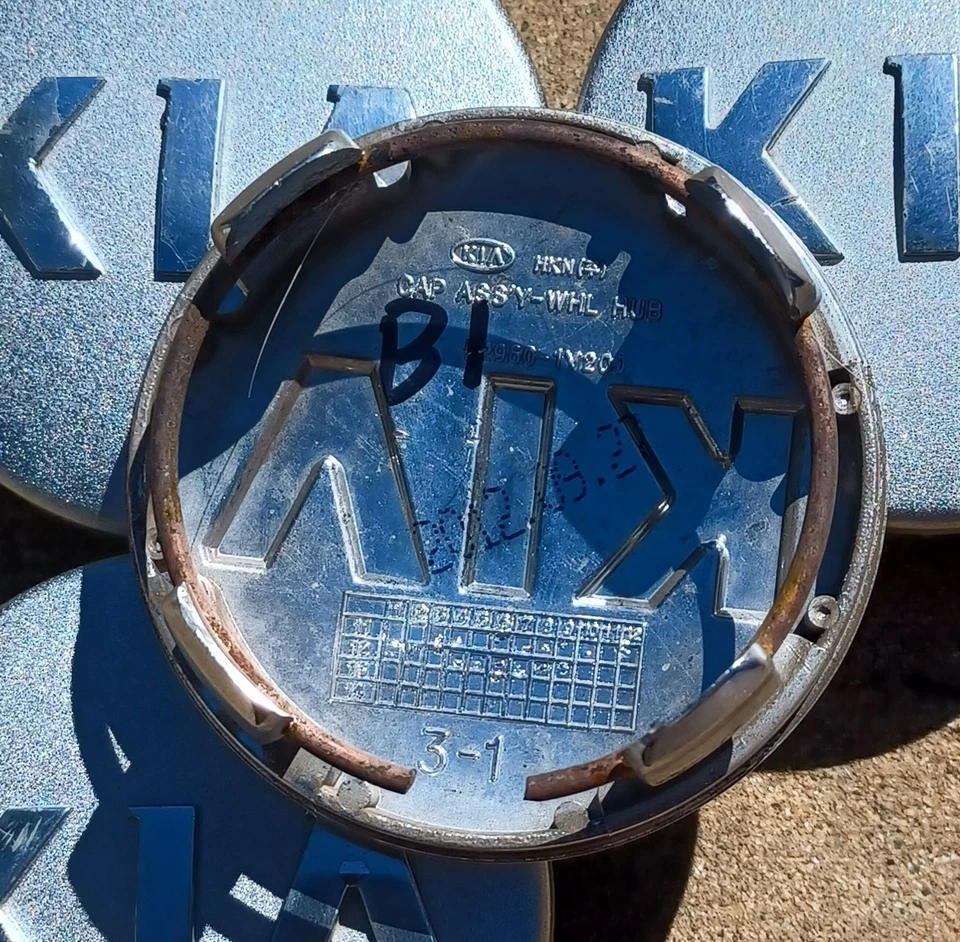 Kia Sportage Optima Soul Forte center cap set of 4, 2011-2016 p/n 529601Y200 B1 - Image 3 of 3