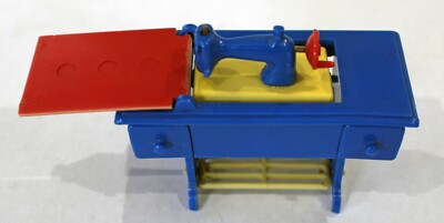 Vintage Renwal Modell Nähmaschine Nr. 8001 Miniatur Puppenstubenmöbel