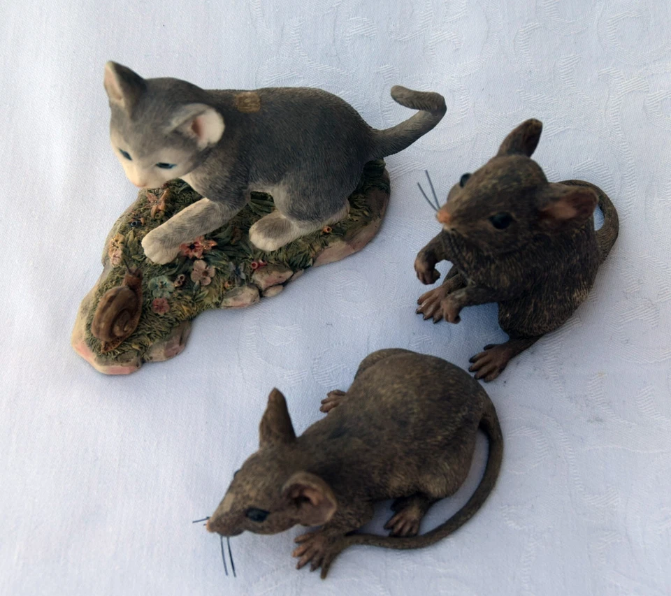 Tonfiguren, Handarbeit 1 Katze und 2 Mäuse, Farbe grau