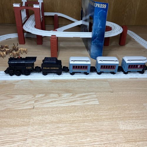 Juego de tren Lionel Polar Express Little Lines COMPLETO CON vías remotas FUNCIONA - Imagen 16 de 21