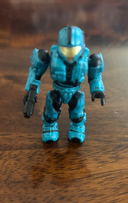 Halo Mega Bloks Series 3 Rare Cyan CQB with Magnum