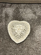 Open Lattice Porcelain Heart Shaped Floral Lidded Vanity Trinket Dish EUC