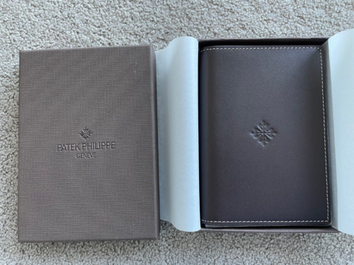 New in Box Authentic Patek Philippe Geneve Passport Holder Travel Purse Wallet - Foto 1 di 4