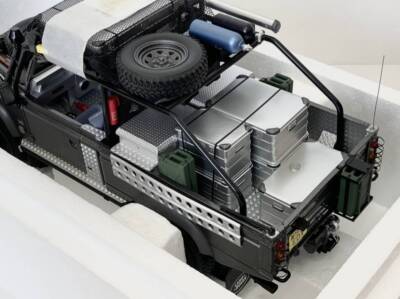 KYOSHO 1/18 Land Rover Lara Croft Tomb Raider Defender Movie