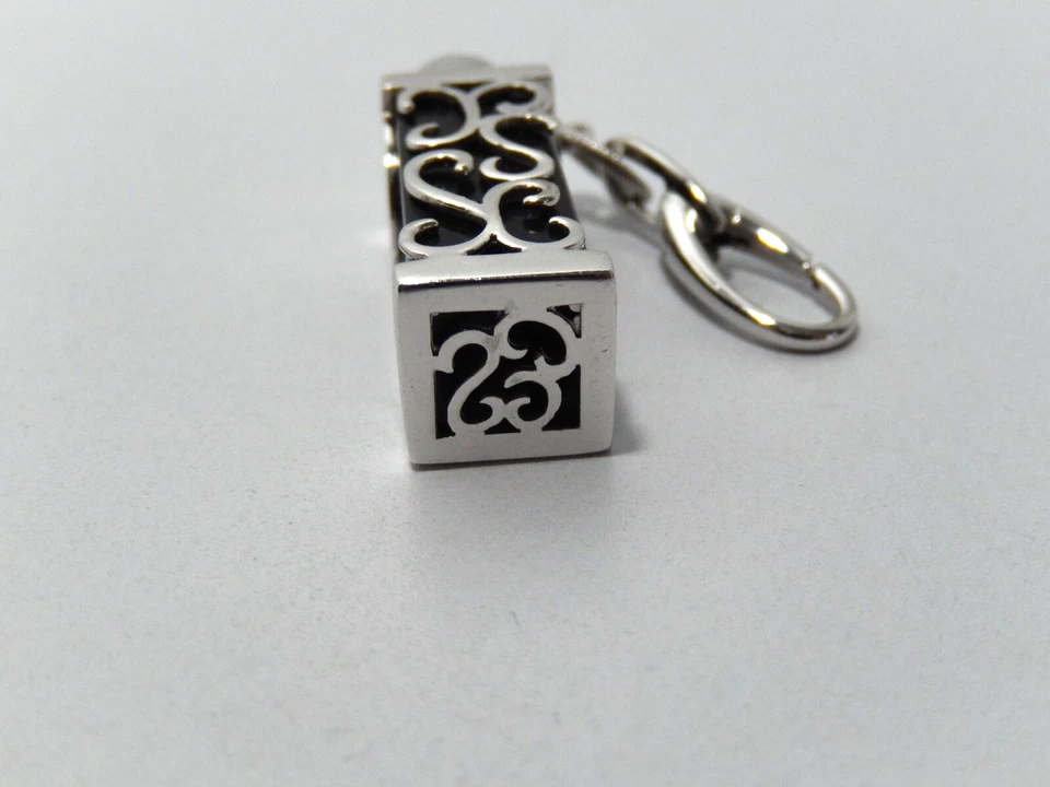 Colgante frasco de aceite de perfume de ónix negro con carcasa y tapa de filigrana de oro blanco de 14kt Foto 4 de 4