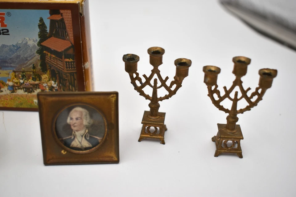 Gran lote de cerámica miniatura para casa de muñecas, latón, utensilios de cocina, marcos de colección Foto 4 de 4