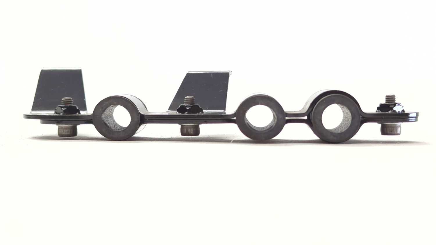 New OEM genuine Mercedes Bracket Pressure Lines 2005-2009 McLaren SLR 1994600135