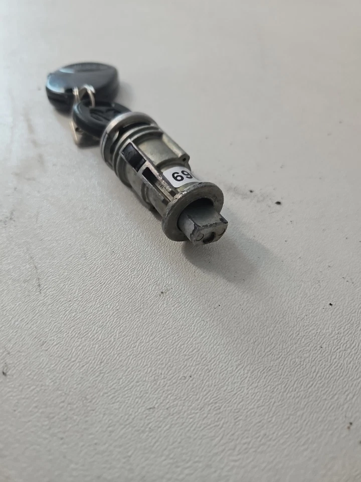 Cilindro de carcasa interruptor de encendido Dodge Stratus 1998-2006 con llave OEM Foto 4 de 4