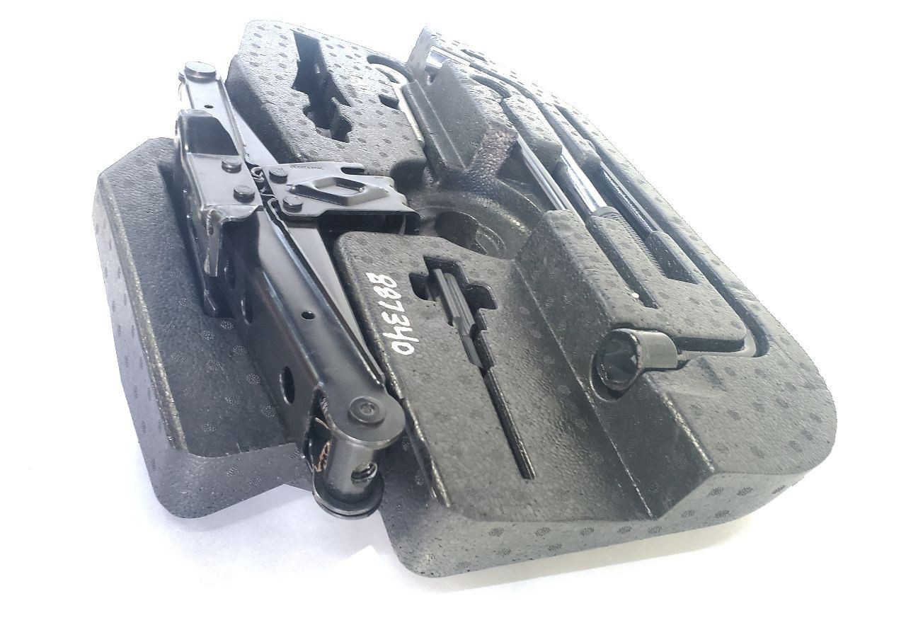 Maserati Levante 2017 Jacks Set